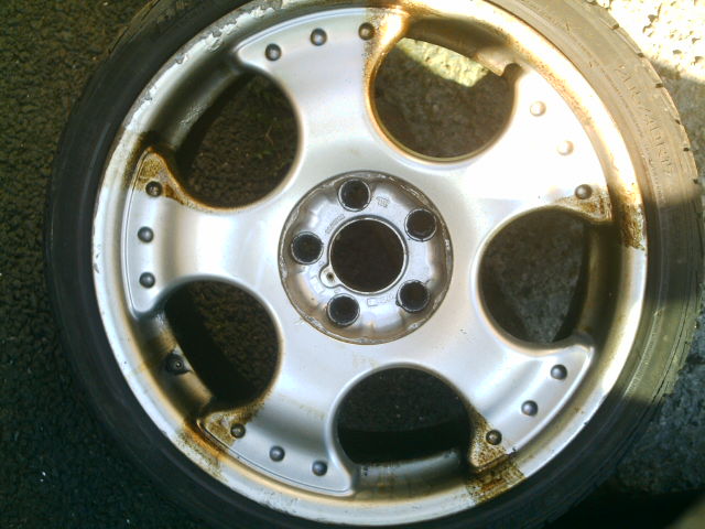 drivers side wheel covered in engine oil which was all down the side of the car too, nightmare cleaning that all off